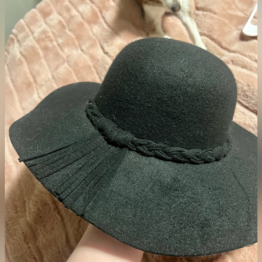 Black floppy hat